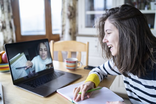 a student and teacher using the synchronous learning