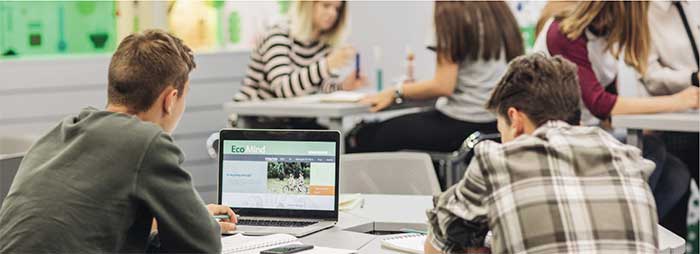 An active learning space that emphasizes small group discussion and activities