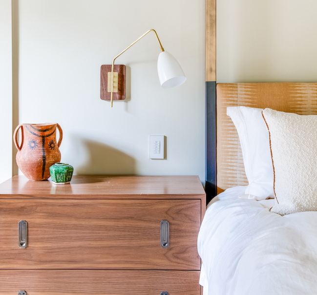 Legrand_Residential_AV_Bedroom_Nightstand
