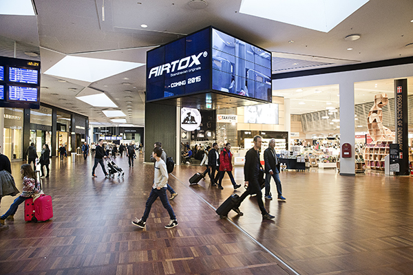 Airport Ceiling Mounted Video Wall Cube
