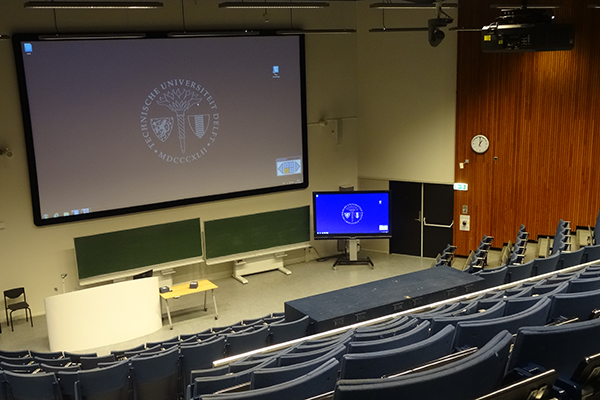 Lecture room with screen and interactive cart