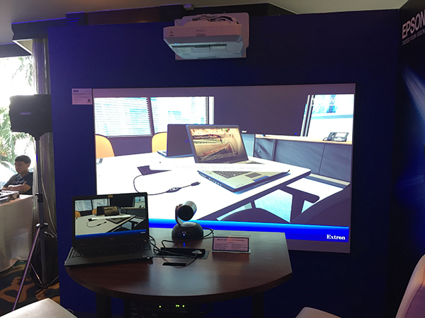 IDEA screen with short throw projector