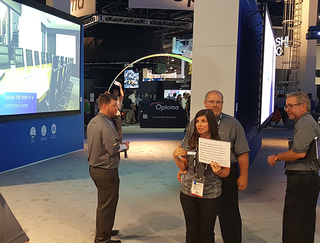 Da-Lite sales manager demonstrates using the sizing chart