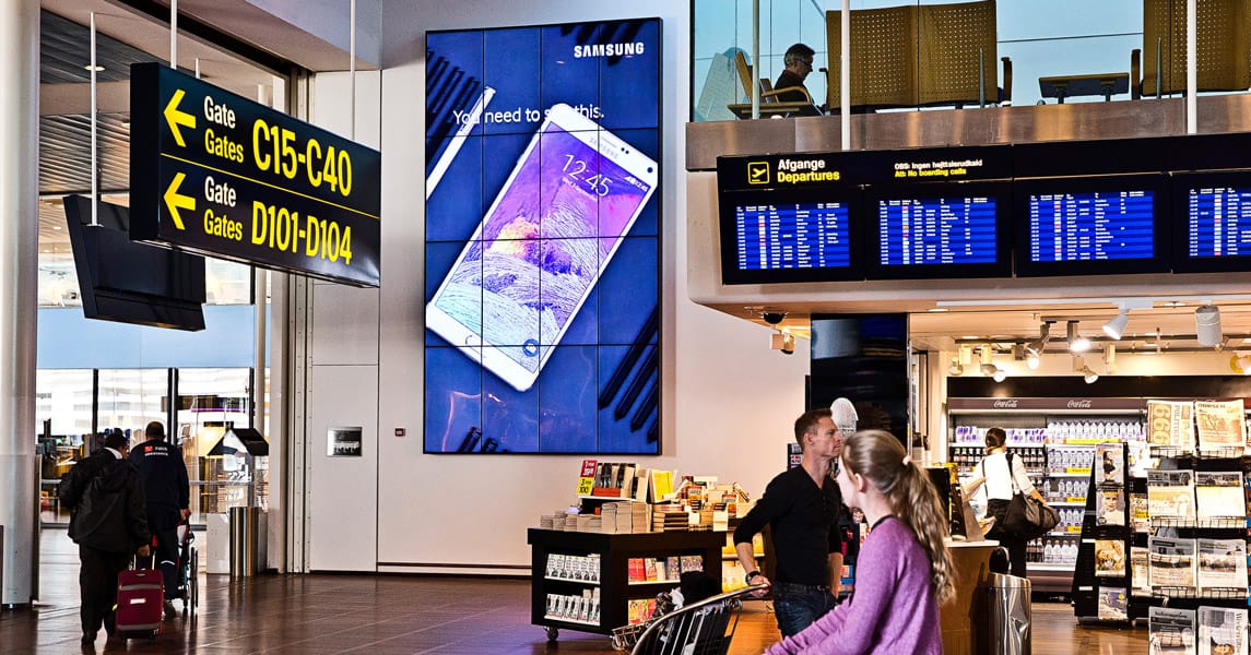 Chief mounts in an airport